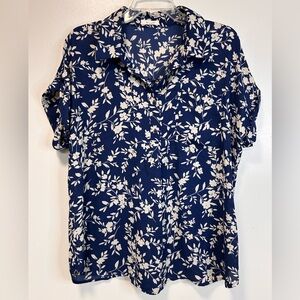 Pleione Navy‎ and White Floral Blouse Short Sleeve 1/4 button up Women’s Large